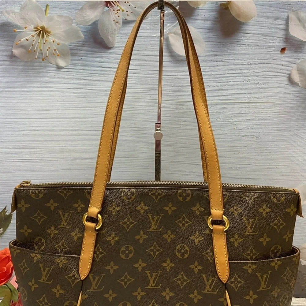 โค๏ธโ๐ฉนSOLDโค๏ธโ๐ฉนLouis Vuitton Totally MM Monogram Shoulder Bag Purse Tote (MB2113) - Picture 3 of 12